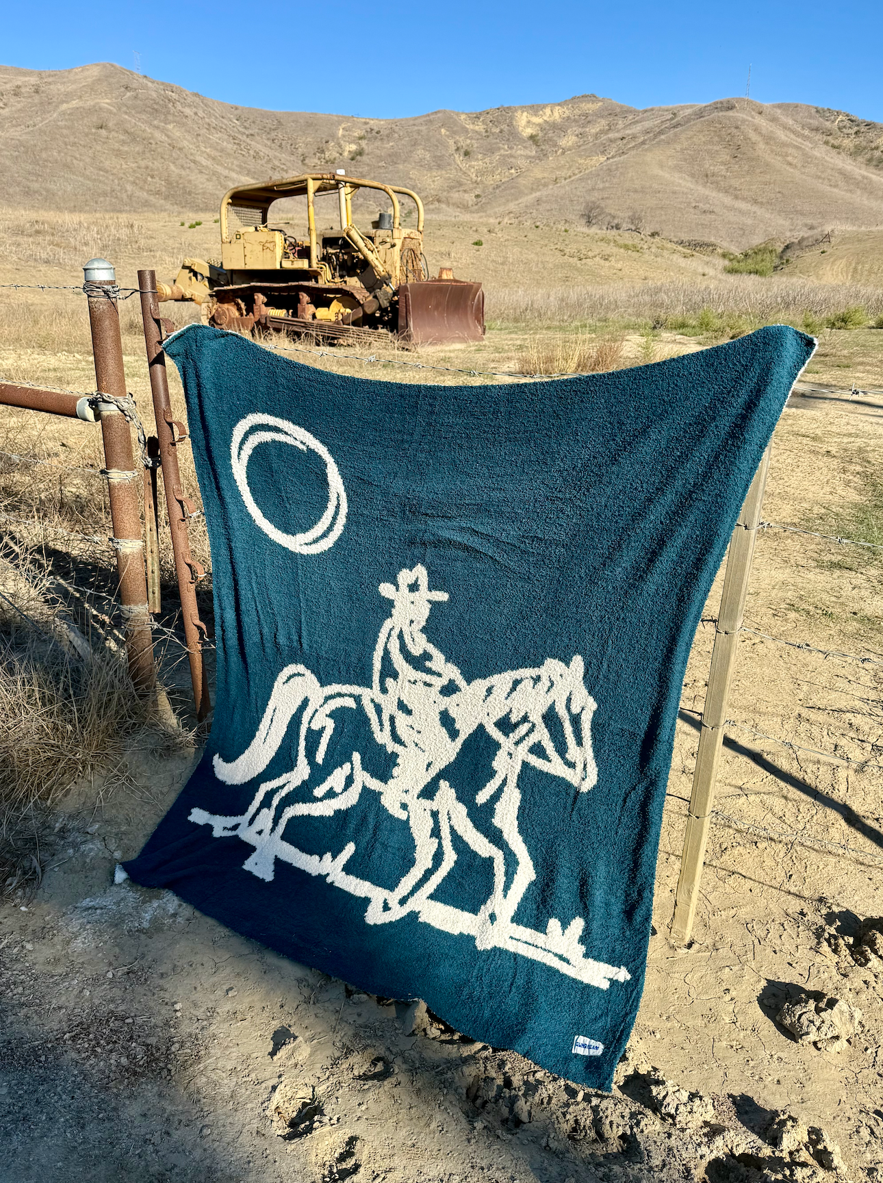 Drifter Plush Blanket - Mountain Blue