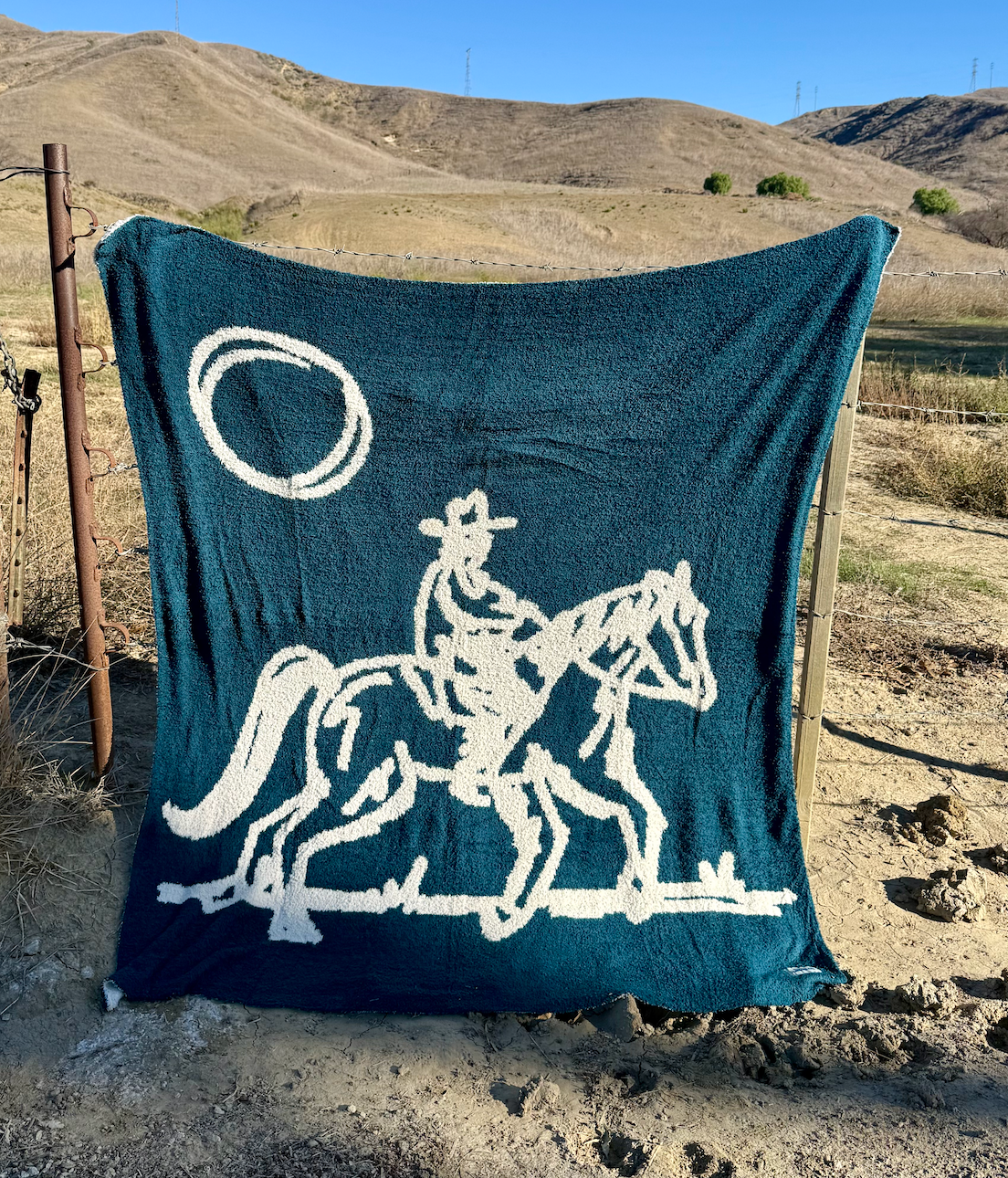 Drifter Plush Blanket - Mountain Blue