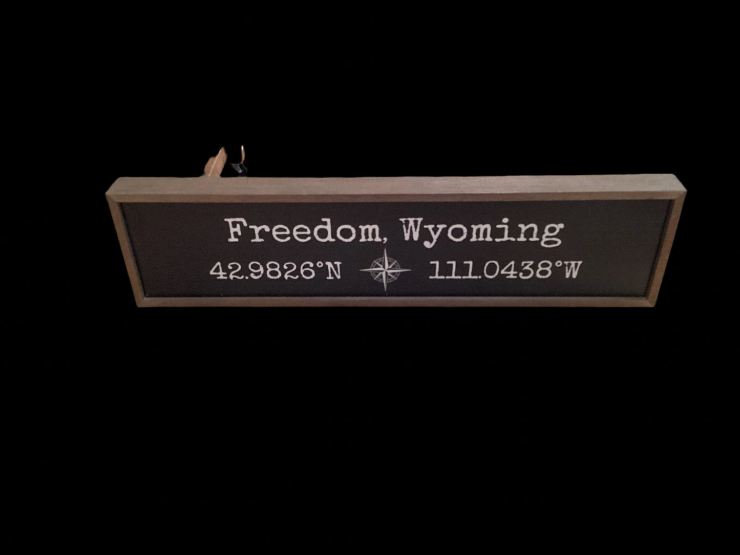 24x6 Wyoming Town Sign With Compass